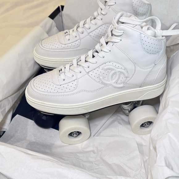 CHANEL 24C White CC Hightop Roller skates Complete Set Size 38 - Picture 11 of 16